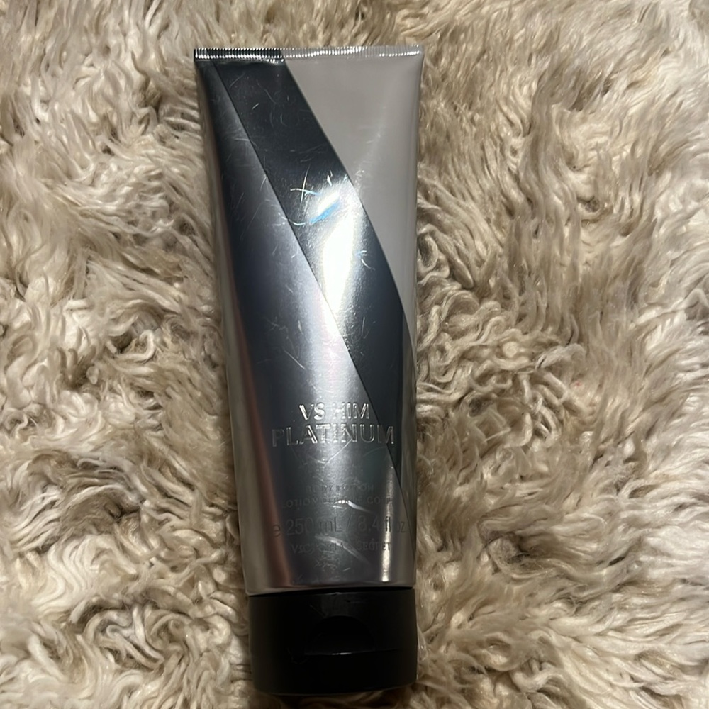 VS HIM PLATINUM 250 ML 8.4 Fl Oz NWT